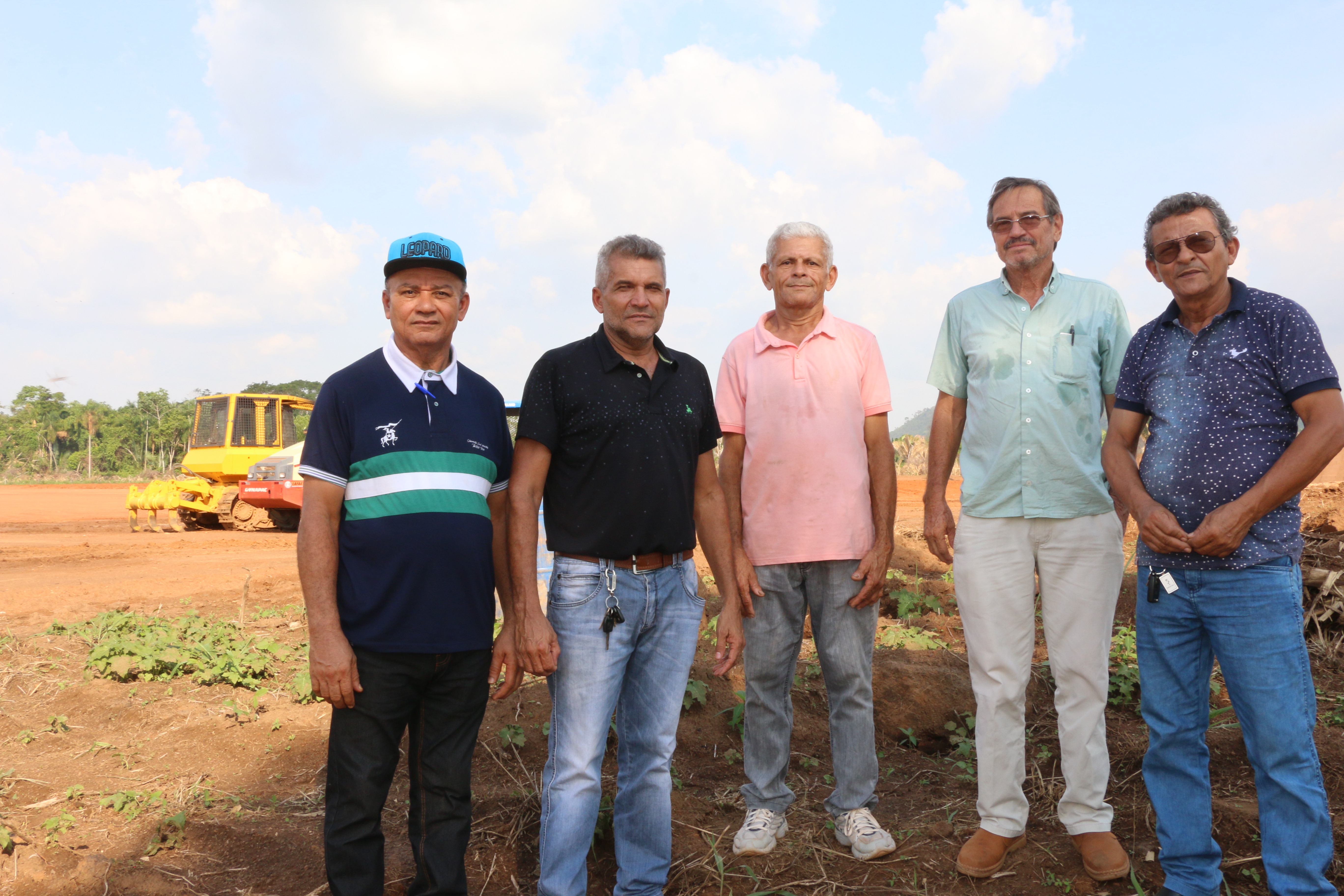 Representantes visitam Ã¡rea do projeto na Cutia